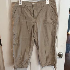 Tie bottom cargo capris